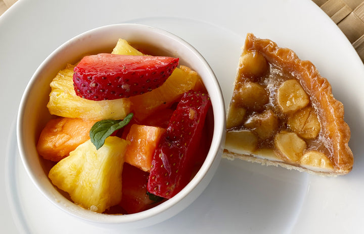 Macnut tart with fruit